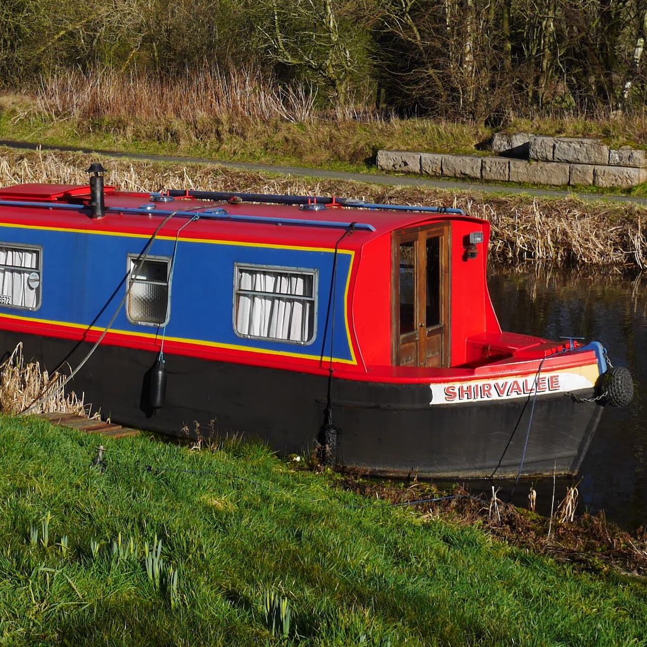 Small narrowboat on the Union Canal